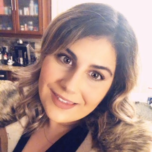 Meet your Posher, Amanda - Picture 1 of 1